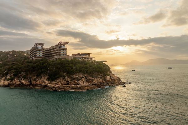 她终于来了，重新洗牌国内海岛奢牌！阿丽拉珠海东澳岛 海景套房1-2晚连住套餐（含双早+双人午餐/单人60分钟巴厘岛按摩等）