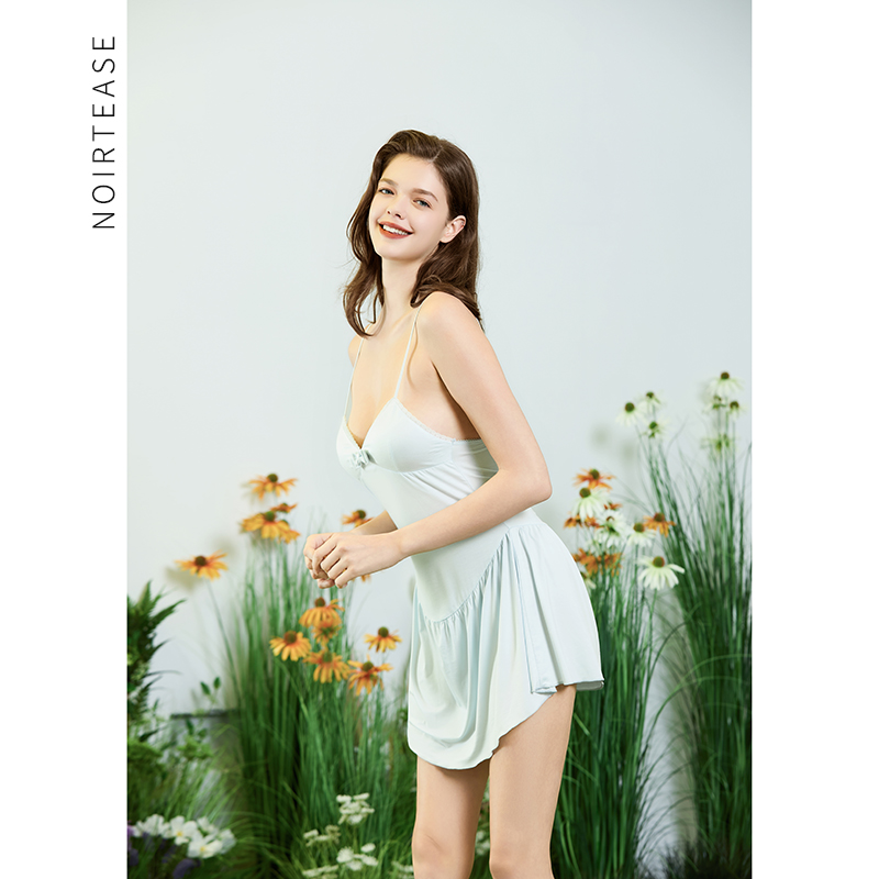 NoirTease2025春夏睡裙女士莫代尔柔软透气防凸胸垫吊带睡衣