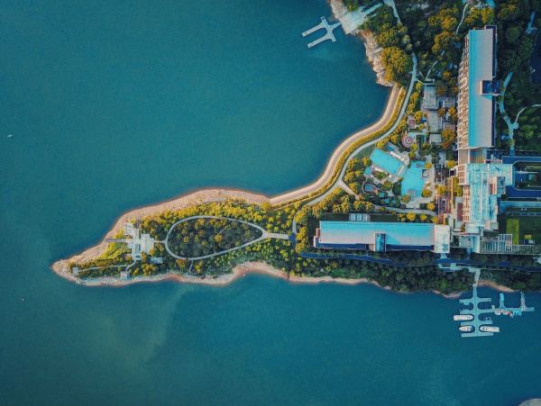 千岛湖地区景观天花板,非基础房型!千岛湖洲际度假酒店 尊享湖景大床房/灯塔湖景双床房2晚连住(含双早+儿童乐园门票+旅拍+高铁站接驳等)