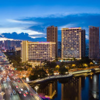 堪比快捷酒店的价格，五一加价可忽略！三亚中心皇冠假日酒店 皇冠精选景观双床房3晚套餐（含双早+游艇出海+旅拍等）