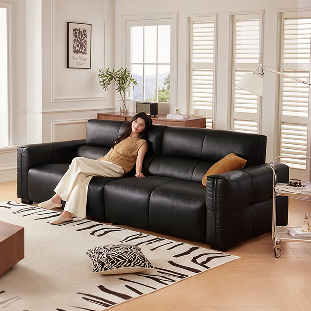 今日必买：京东京造 巨撑腰皮艺沙发 人体工学坐靠系统防刮耐磨生态皮客厅大户型2.86m 环保生态牛皮