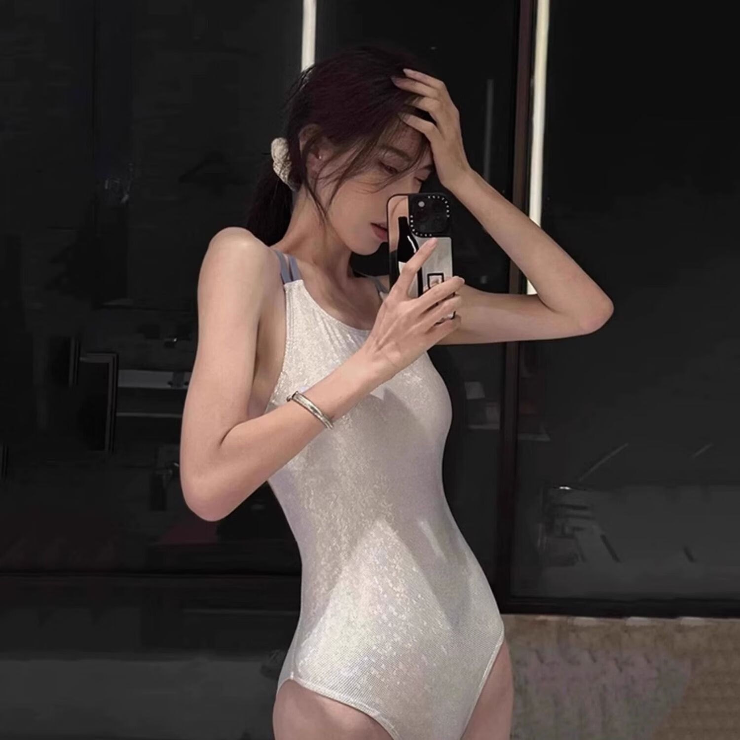 欲动泳衣女士连体三角专业训练游泳衣竞速温泉度假修身显瘦亮闪闪泳装 银光白 L 建议96~105斤
