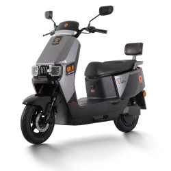 雅迪 莱卡 电动摩托车 72V22Ah