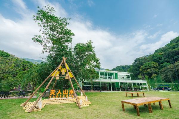 暑假平日/周五不加价！含2餐！特色房车/帐篷房！广州天人山水·溪谷度假营地 制定房型1晚+景区门票+游玩项目等