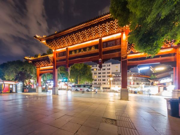 步行可达夫子庙,双地铁去哪都方便!南京夫子庙美仑酒店 豪华大床房1晚(含双早)