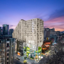 步行可达夫子庙，双地铁去哪都方便！南京夫子庙美仑酒店 豪华大床房1晚（含双早）