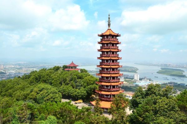 广东度假后花园!就在大雁山山脚下,全程不加价!广东江门鹤山方圆福朋喜来登酒店 山景/云景露台房1晚(含双早+可选晚餐)