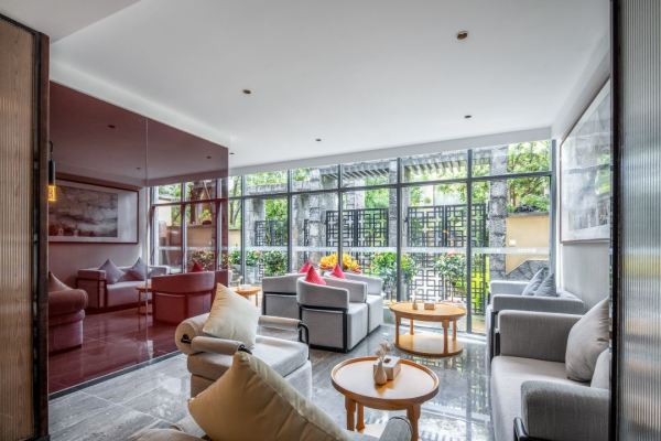 建议重点码住,每晚300不到太香了!旅风雅阁假日酒店(丽江古城店)豪华观景大/双床房3晚连住(含双早+双人菌子晚餐+接机/站等)