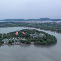 太湖也有一岛一酒店？299元/晚，五一/周末/暑假都不加价！无锡太工疗养院  烟波楼B座双床房1晚