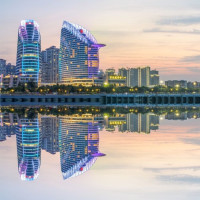 巴掌大的生蚝随便吃！全程不加价用到年底！广东湛江民大喜来登酒店 行政尊贵海景大床房/豪华套房1晚+含双早+行政礼遇