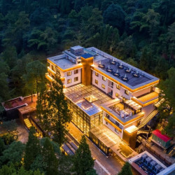 都在清幽之地适合避暑，四川专场！禅驿集团成都/眉山/乐山多地7店1晚通兑套餐（含早餐+八段锦+抄经等）