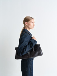 LEMAIRE [25春夏新品]LEMAIRE中性深咖色牛皮革肩背装备包