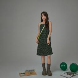 chuu 字母LOGO满印吊带连衣裙 女春气质裙子