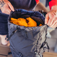 GREGORY格里高利 25年NANO蜂鸟 男女户外旅行双肩背包通勤包14L 16L 16L-奥普蒂克黑