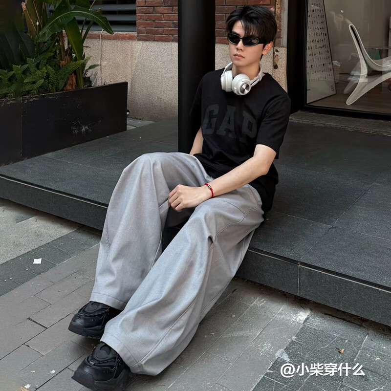 黑色