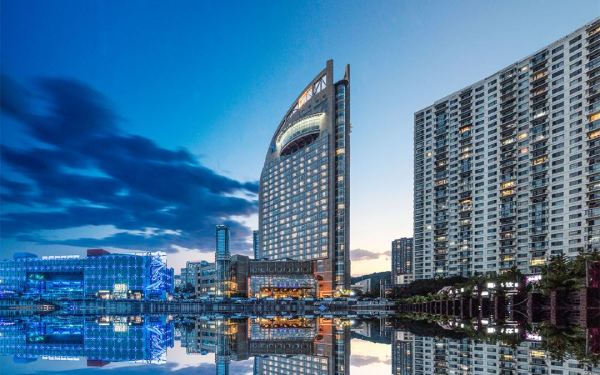 近星海广场 住80平超绝海景套房!大连星海假日酒店 家庭海景套房2晚连住套餐(含4份早餐+下午茶+接送机服务)