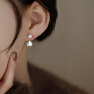 花饰庄园 扇形珍珠耳环 简约耳钉