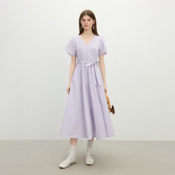 范思蓝恩 设计感V领连衣裙女2025夏韩版显瘦慵懒休闲A字裙2496 浅紫色 XS