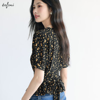 伊芙丽（eifini）伊芙丽系带收腰设计碎花V领气质法式短袖衬衫女2025夏季 黑色 黑底黄花 M