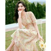 约会连衣裙气质高级感夏季减龄甜美V领绣花连衣裙女夏小个子裙子