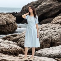 森马连衣裙女设计感收腰优雅纯色甜美风春季泡泡袖肌理中长裙温柔