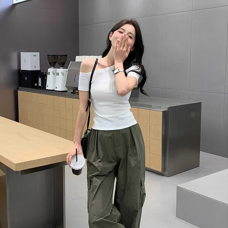 藏蓝色