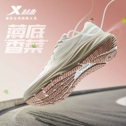 特步 女款跑步鞋