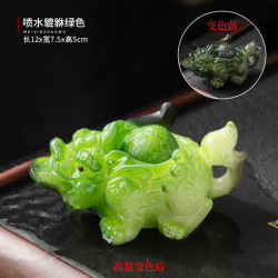 泥土故事 喷水貔貅 茶宠摆件 树脂材质 绿色