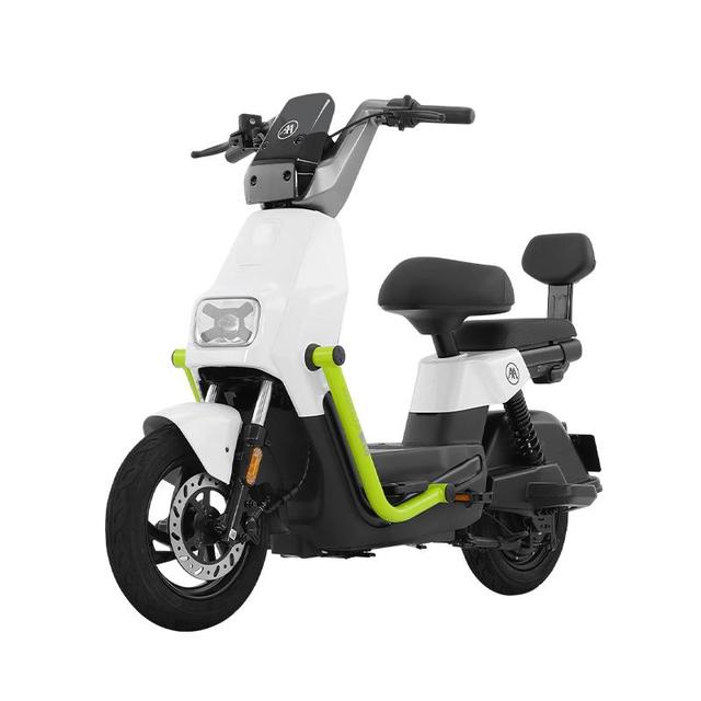 爱玛 电动摩托车凌志72v32AH长续航大功率双人电瓶车外卖骑手战斗机甲 璀璨白