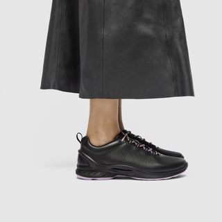ECCO 爱步 女式 Biom Fjuel Zephyr 交叉训练运动鞋 黑色 5-5.5