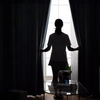 窗帘免打孔安装卧室遮光简易客厅儿童房伸缩杆飘窗遮挡隔断帘