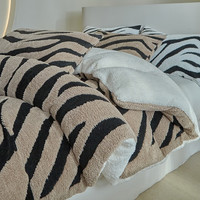 J.H.Longess 秋冬双面绒被套毯保暖被罩多用途拉链羊羔绒休闲盖毯被套 Wn-斑马纹咖色 被套毯150*200cm+枕套一对/三件套