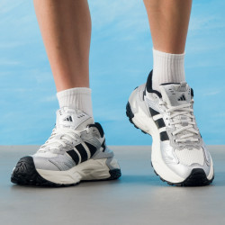 adidas STORM EDG 跑鞋