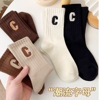 顶瓜瓜袜子女秋冬季中筒袜百搭学院风运动袜配鲨鱼裤字母长筒袜