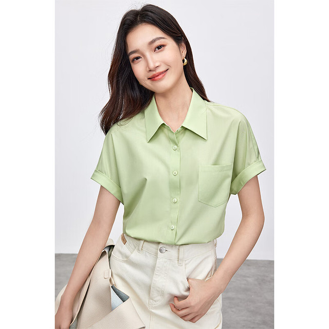 SENTUBILA 尚都比拉 夏季通勤风女士衬衫轻奢高级感衬衣翻领百搭上衣 香草绿
