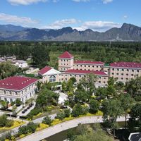 北京金隅八达岭智选假日酒店2晚+双人沐沄水乐园+儿童戏水乐园门票+彩虹滑道+小火车+垂钓体验+餐饮200元代金券1张