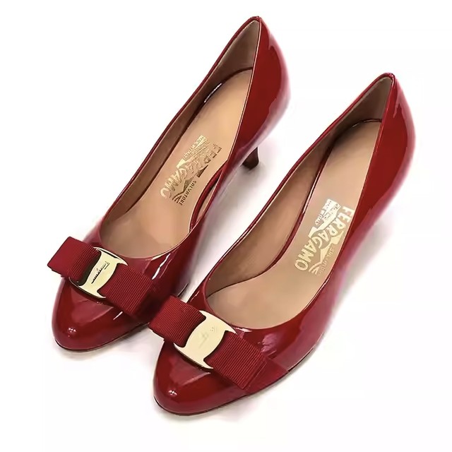 88VIP：Salvatore Ferragamo 菲拉格慕 女士蝴蝶结漆皮低跟鞋