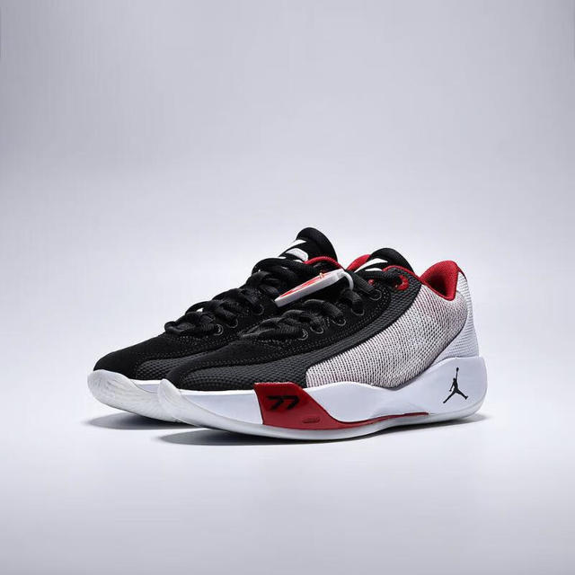 PLUS会员：NIKE 耐克 篮球鞋 HF0820-102  37.5