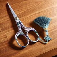 溥畔复古剪刀精致梅花手工办公绣花不锈钢家用小剪刀 彩钛色+流苏