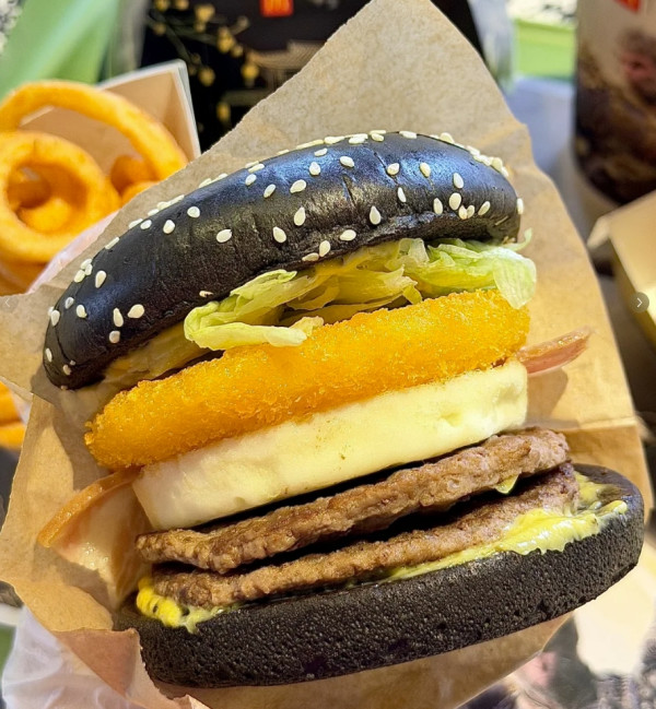麦当劳 McDonald's 芝士蛋月双牛黑金月堡四件套