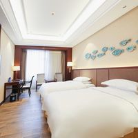 北京龙熙维景国际会议中心1晚+2张北京野生动物园门票+双人自助午/晚餐（二选一）+双人康乐球类无限畅玩