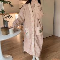 宝娜斯 睡衣软绵珊瑚绒保暖睡衣女秋季加厚暖暖绒家居服上衣睡袍 粉色彩虹睡袍 均码