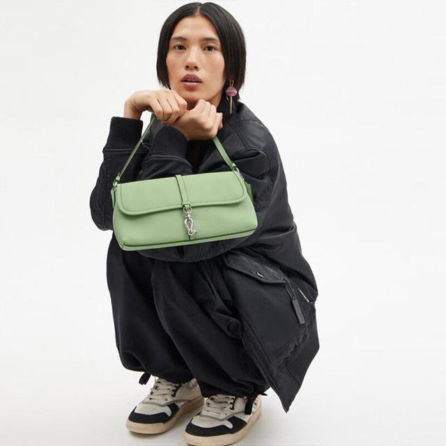 国庆放价啦、PLUS会员：COACH 蔻驰 女士 HAMPTONS 夹扣开合手提包 CP132