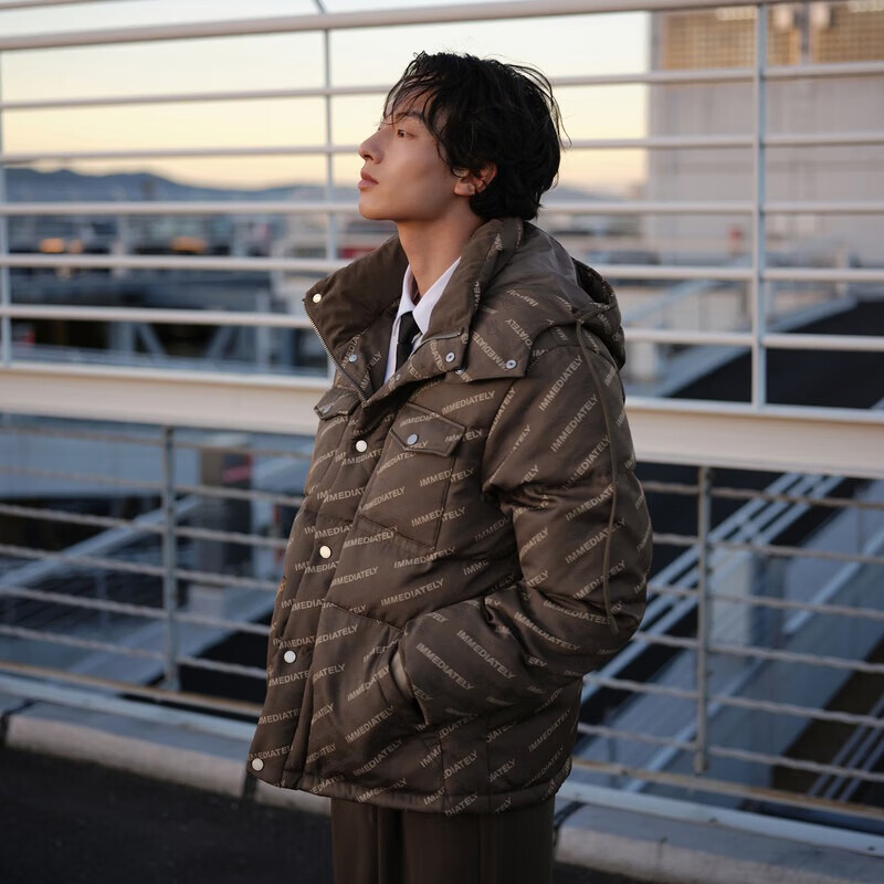 GED1D2532194棕色满花连帽羽绒服