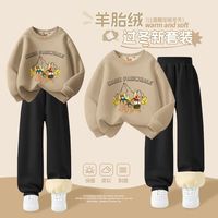 马克华菲（MARK FAIRWHALE）马克华菲男童加绒套装冬款2025儿童冬装运动男孩加厚保暖穿搭 M两只熊咖色+纯色黑色 110 参考体重 【30-37】