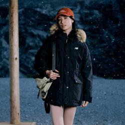 new balance 女款防泼水户外保暖鸭绒羽绒服AWJ53381