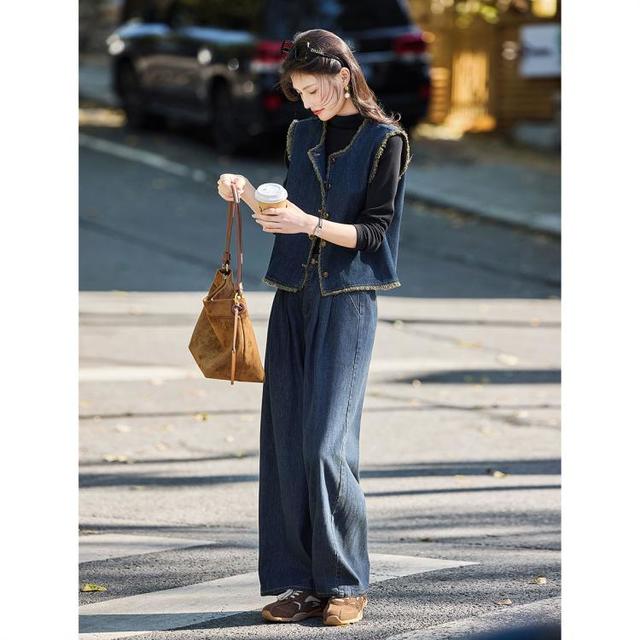 苏醒的乐园 2024秋季洋气减龄牛仔马甲纯色上衣阔腿裤三件套休闲套装女