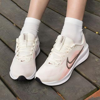 NIKE耐克女鞋2025秋季运动鞋休闲网面透气跑步鞋