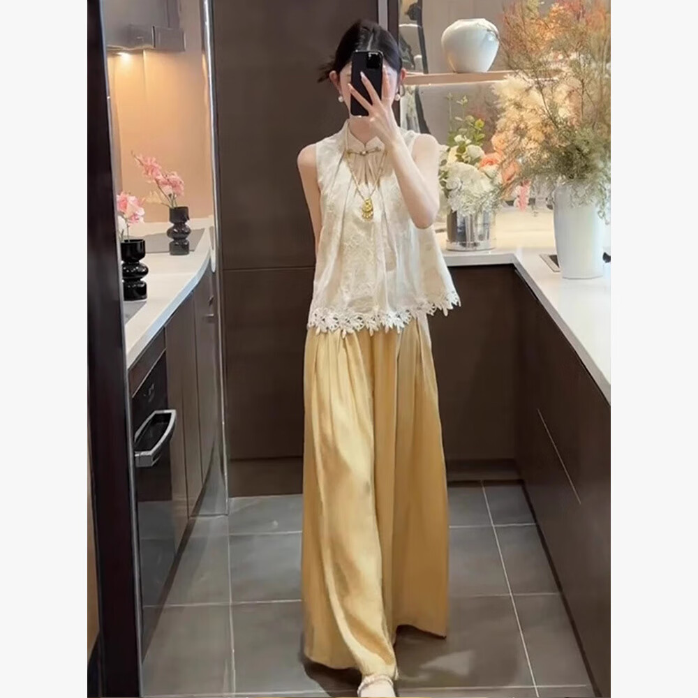 杏色无袖衬衫+黄色阔腿裤