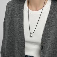 诺米美物 极简冷淡风项链女设计感金属光面水滴黑皮绳项链轻奢秋冬毛衣链女